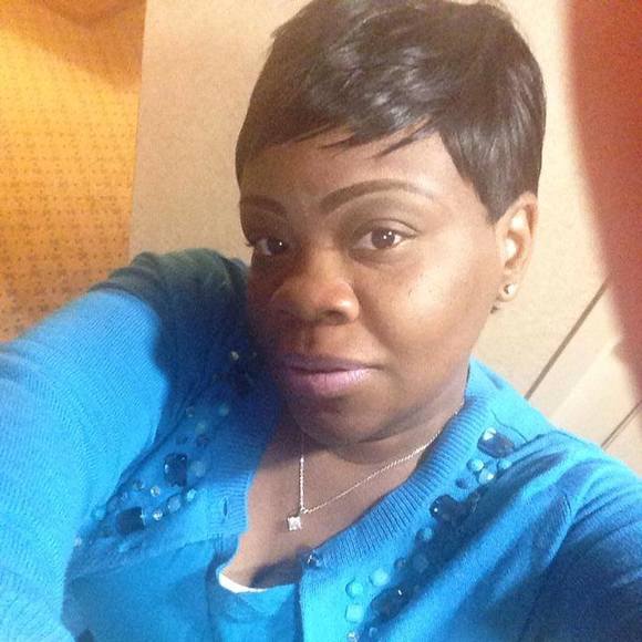 Profile Picture of Tonya Leonard (@tonyaleonard) on Poshmark