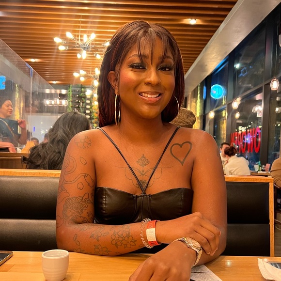 Profile Picture of Catherine Cobbs (@catcobbs) on Poshmark