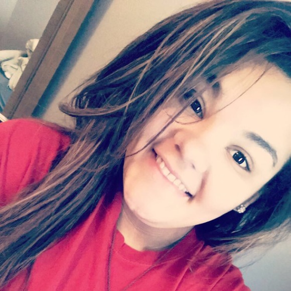 Profile Picture of Mackenzie Carroll (@mackenziep0915) on Poshmark