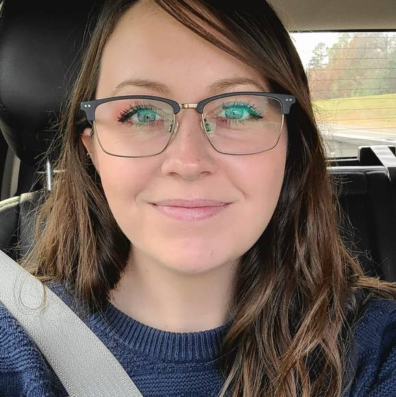 Profile Picture of Billie Huckfeldt (@billiehuckfeldt) on Poshmark