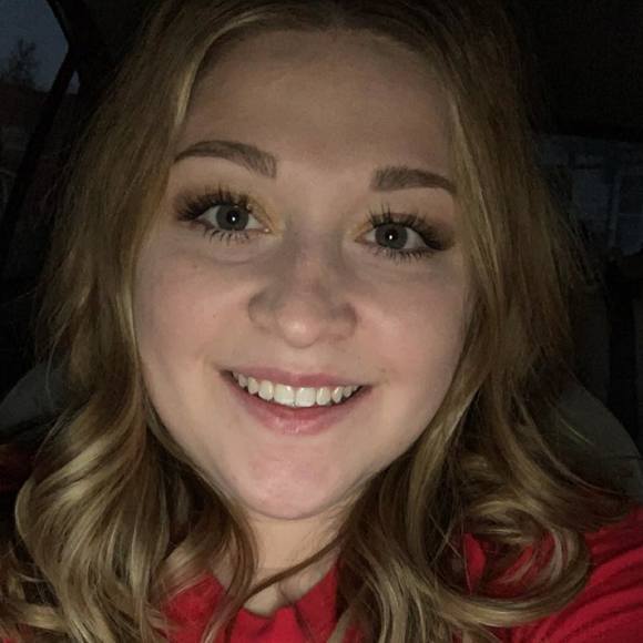 Profile Picture of Allissa Albrandt (@allissa_a) on Poshmark