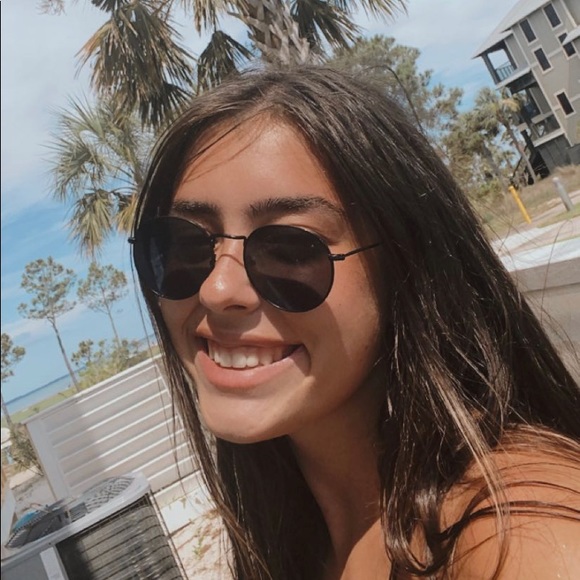 Profile Picture of Ella Hardegree (@ellahardegree) on Poshmark