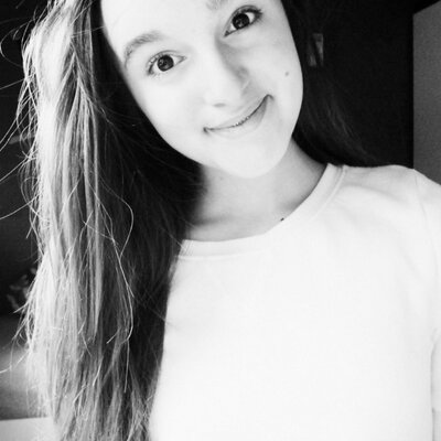 Profile Picture of Thais Fernandez (@strawbbi) on Twitter