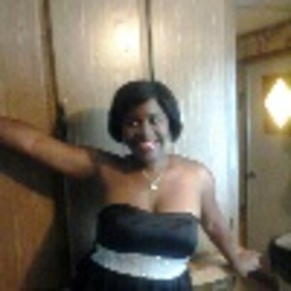 Profile Picture of Shawanda Kador (@trinity372) on Poshmark