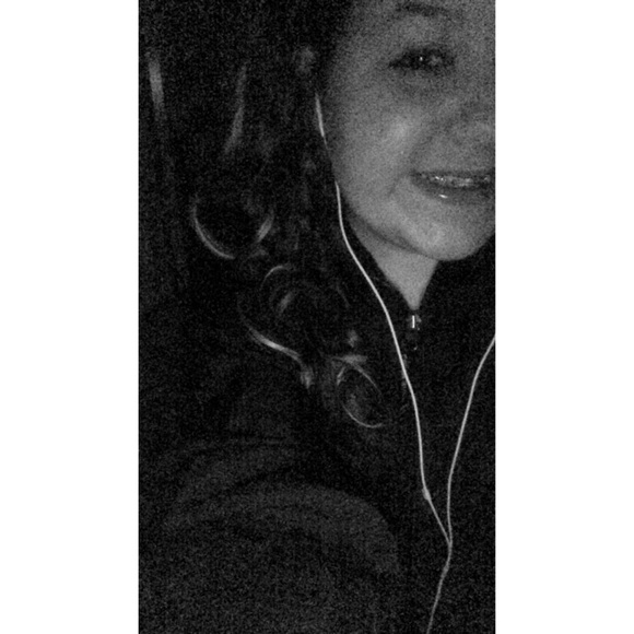 Profile Picture of Kaysi Harvell (@kaysi_harvell) on Poshmark