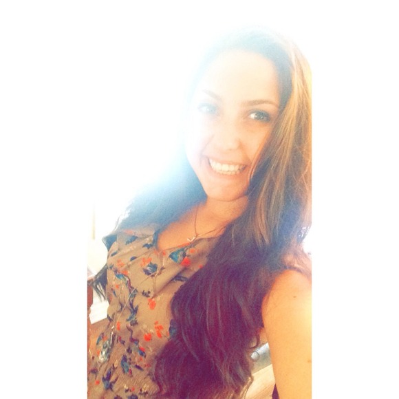 Profile Picture of Katherine Fennessey (@kfenxoxo) on Poshmark