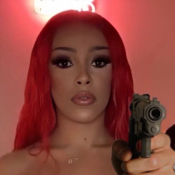 Profile Picture of Rain Makelim (@rainmakelimbabe) on Poshmark