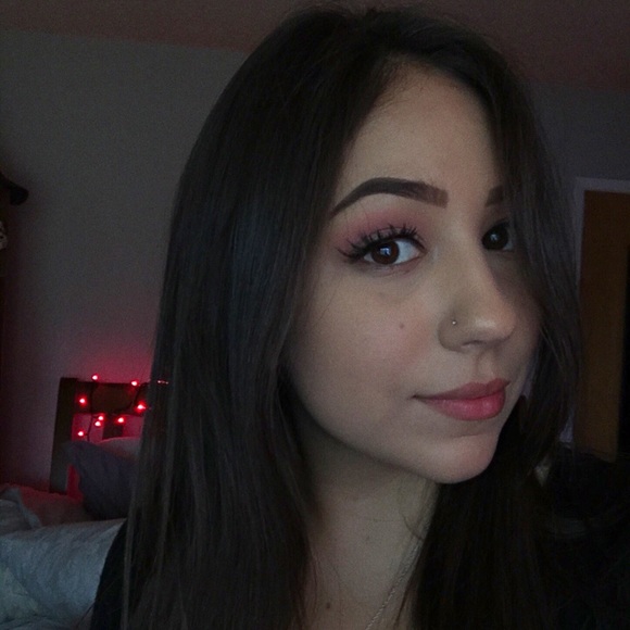 Profile Picture of Olivia Mazzulla (@olivia_mazzulla) on Poshmark