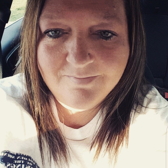 Profile Picture of Kathy Lampinen (@klampi88) on Poshmark