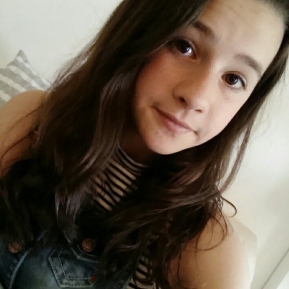 Profile Picture of Sophia Greenhill (@sophiagreenhill) on Poshmark