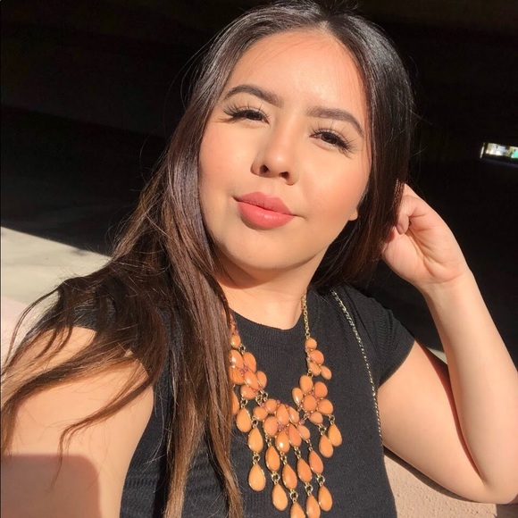 Profile Picture of Adriana Lizama (@thelol_adri) on Poshmark