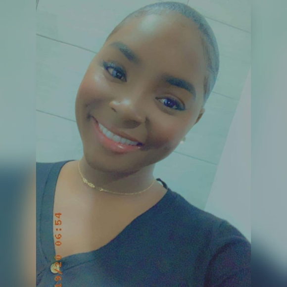 Profile Picture of Shantel Reid (@snreid32) on Poshmark