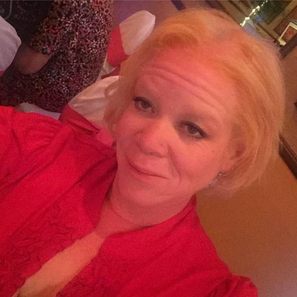 Profile Picture of Wendy Jacobs-stovall (@vegasrose99) on Poshmark