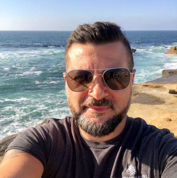 Profile Picture of David Armano (@davidarmano) on Poshmark