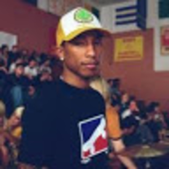 Profile Picture of Dat dude Yessur (@yessur_) on Poshmark