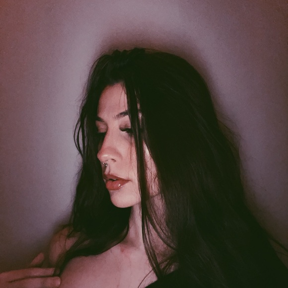 Profile Picture of Brianna Garside (@briannagarside) on Poshmark