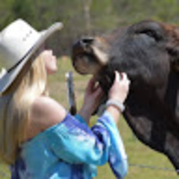 Profile Picture of Alexia Thomas (@alexiathomas809) on Poshmark