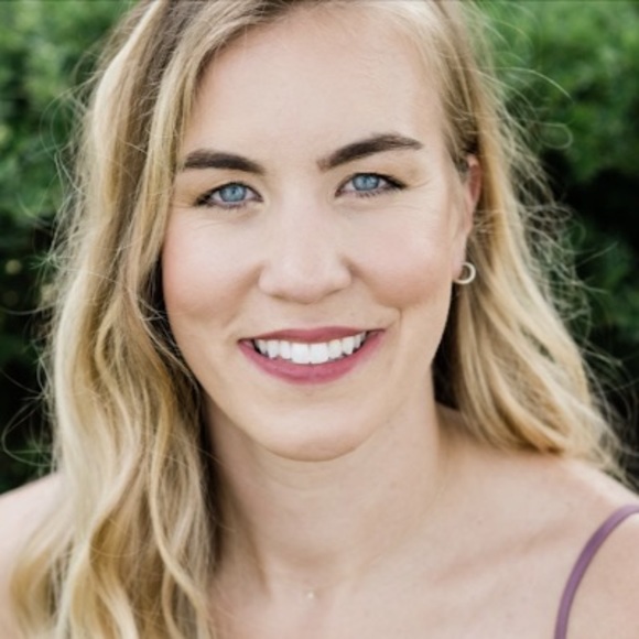 Profile Picture of Michelle Albers (@michellealbe277) on Poshmark