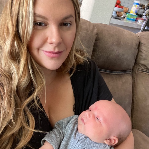 Christy Carzoo - Poshmark Profile Picture of Christy Carzoo (@w1ld_fl0w3r) on Poshmark