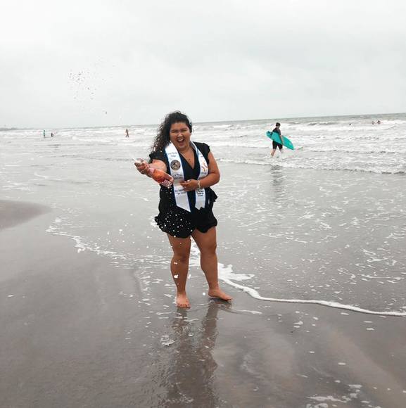 Profile Picture of Elisa Casas (@_casas24) on Poshmark