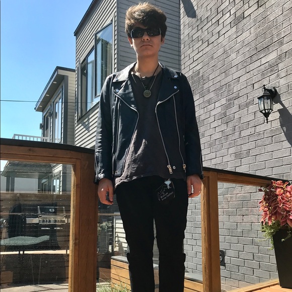 Profile Picture of Amir Faraji (@amir0529) on Poshmark