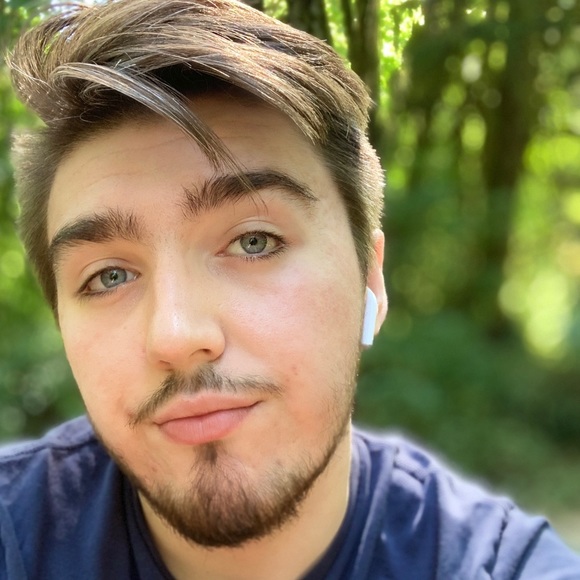 Profile Picture of Gordon Smith (@gordonsmith942) on Poshmark