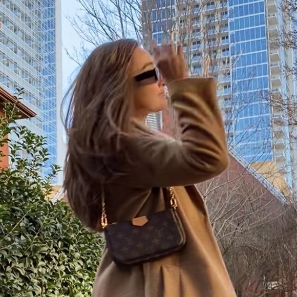 Profile Picture of Audrey Thomas (@audreyxx) on Poshmark