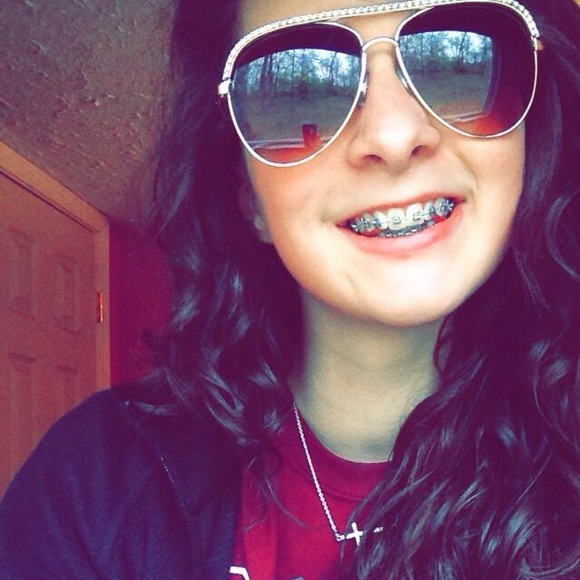 Profile Picture of Brandi Slavens (@nichelle7) on Poshmark