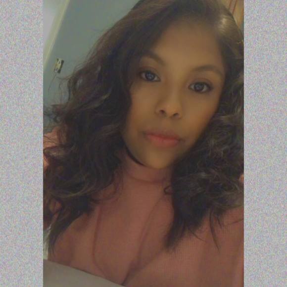 Profile Picture of Mayra Mata (@mayra13mata) on Poshmark