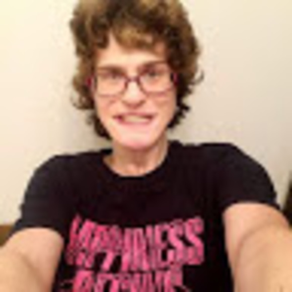 Profile Picture of Rebecca Sulitz (@rebeccasulitz) on Poshmark