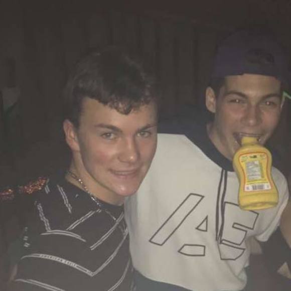 Profile Picture of Evan Pittman (@evanpittman8) on Poshmark