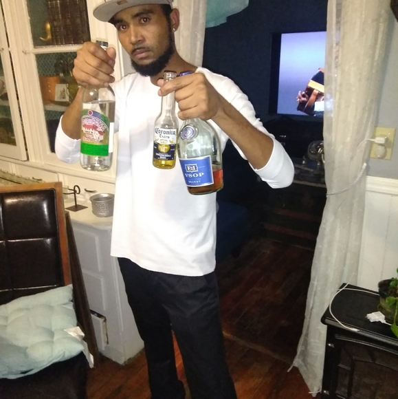 Profile Picture of Dominick Silva (@dominickfortes) on Poshmark