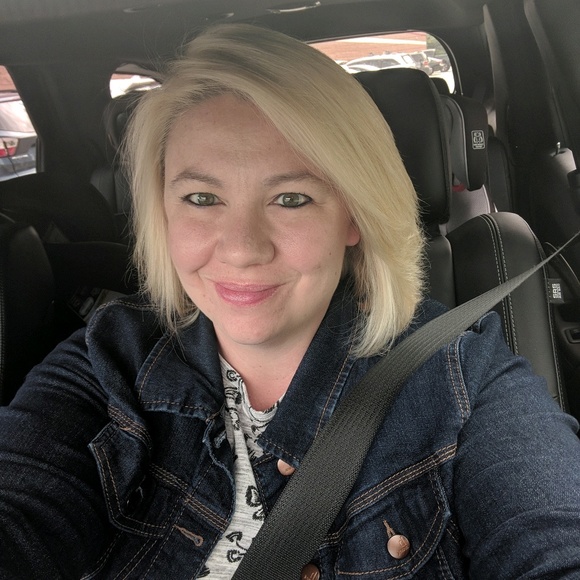 Amy Tortoriello - Poshmark Profile Picture of Amy Tortoriello (@atort512) on Poshmark