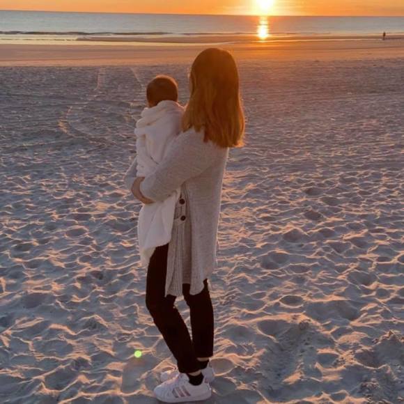 Profile Picture of Joyce Lin (@aoblue0510) on Poshmark