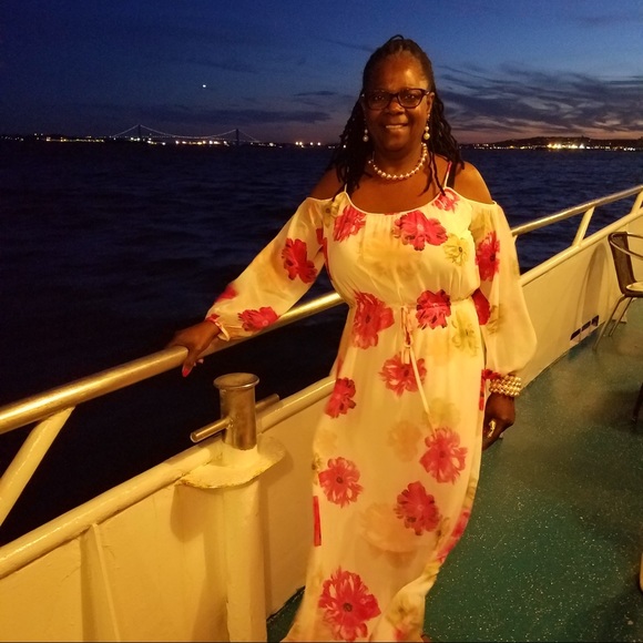 Profile Picture of Laurell Duncan (@laurelld2000) on Poshmark