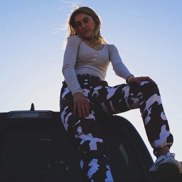 Profile Picture of Brookelyn Bochenek (@brookebochenek) on Poshmark