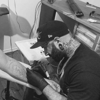 Profile Picture of Alex Ouellet (@alex_blackandgrey) on Instagram