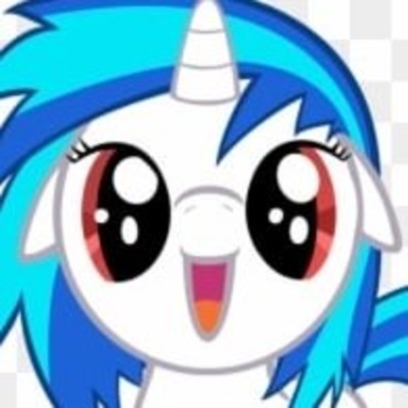 Profile Picture of Emily Pearson (@emilypearson511) on Poshmark