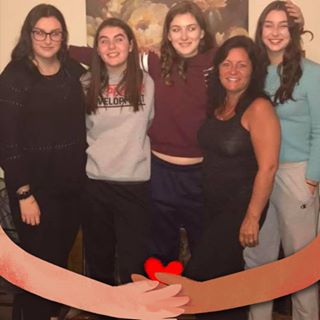 Profile Picture of Holly Potts (@holly.potts.125) on Facebook