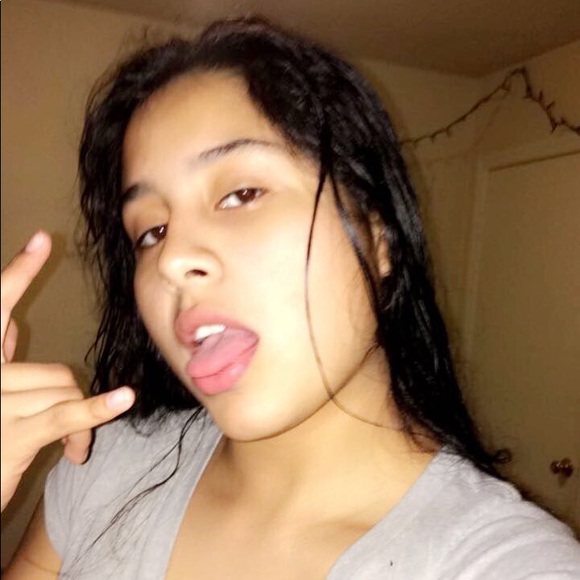 Profile Picture of Arely Sanchez (@arelysanchez313) on Poshmark