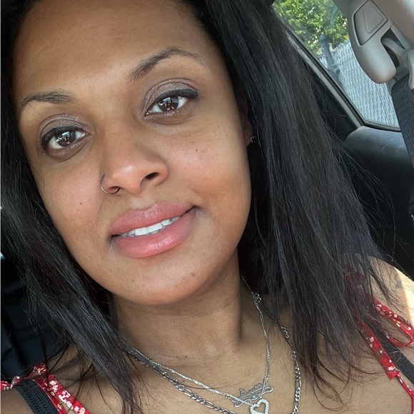 Profile Picture of Ashley Weithers (@ashleyweithers) on Poshmark