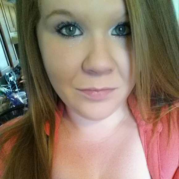 Profile Picture of Kelsie Bryant (@kelsiebaby92) on Poshmark