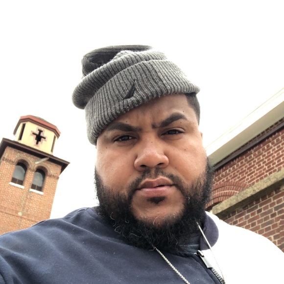 Profile Picture of Dionel Pimentel (@dionelpimentel) on Poshmark