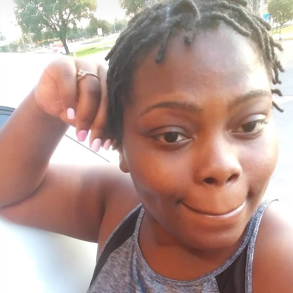 Profile Picture of Keyshara Armstead (@keyshara1992) on Poshmark