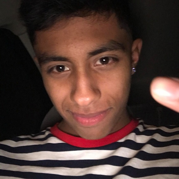 Profile Picture of Martin Cisneros (@martincisner558) on Poshmark