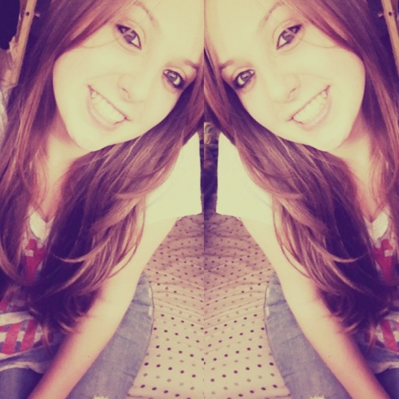 Juliana Overbeck - Poshmark Profile Picture of Juliana Overbeck (@xostickitxo143) on Poshmark