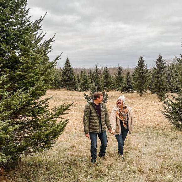 Profile Picture of Molly Hetzner (@mollyhetz) on Poshmark