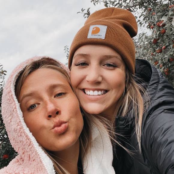 Profile Picture of Brynn Edmeier (@brynnedmeier) on Poshmark