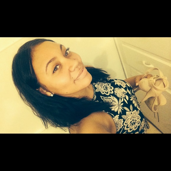 Profile Picture of Alexis Pickles (@alexispickles94) on Poshmark