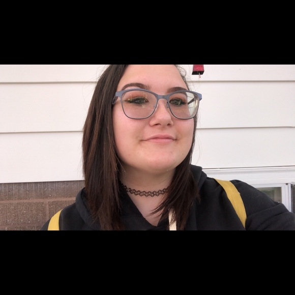 Profile Picture of Zoey Fellerer (@zfellerer) on Poshmark